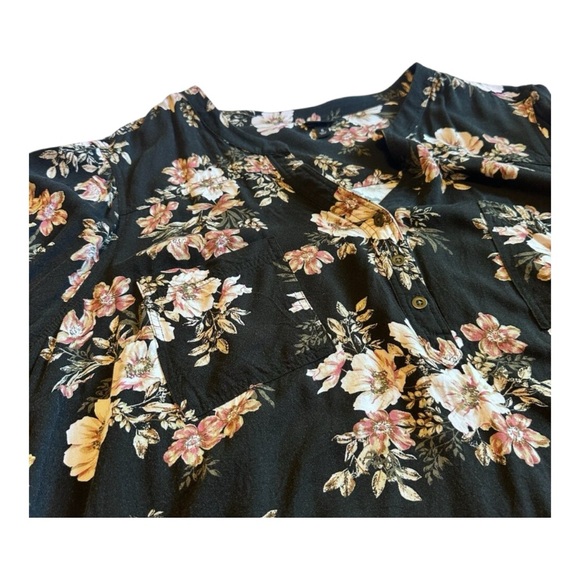 Torrid Size 5 Black Vintage Floral Y-neck shirt - Picture 7 of 12